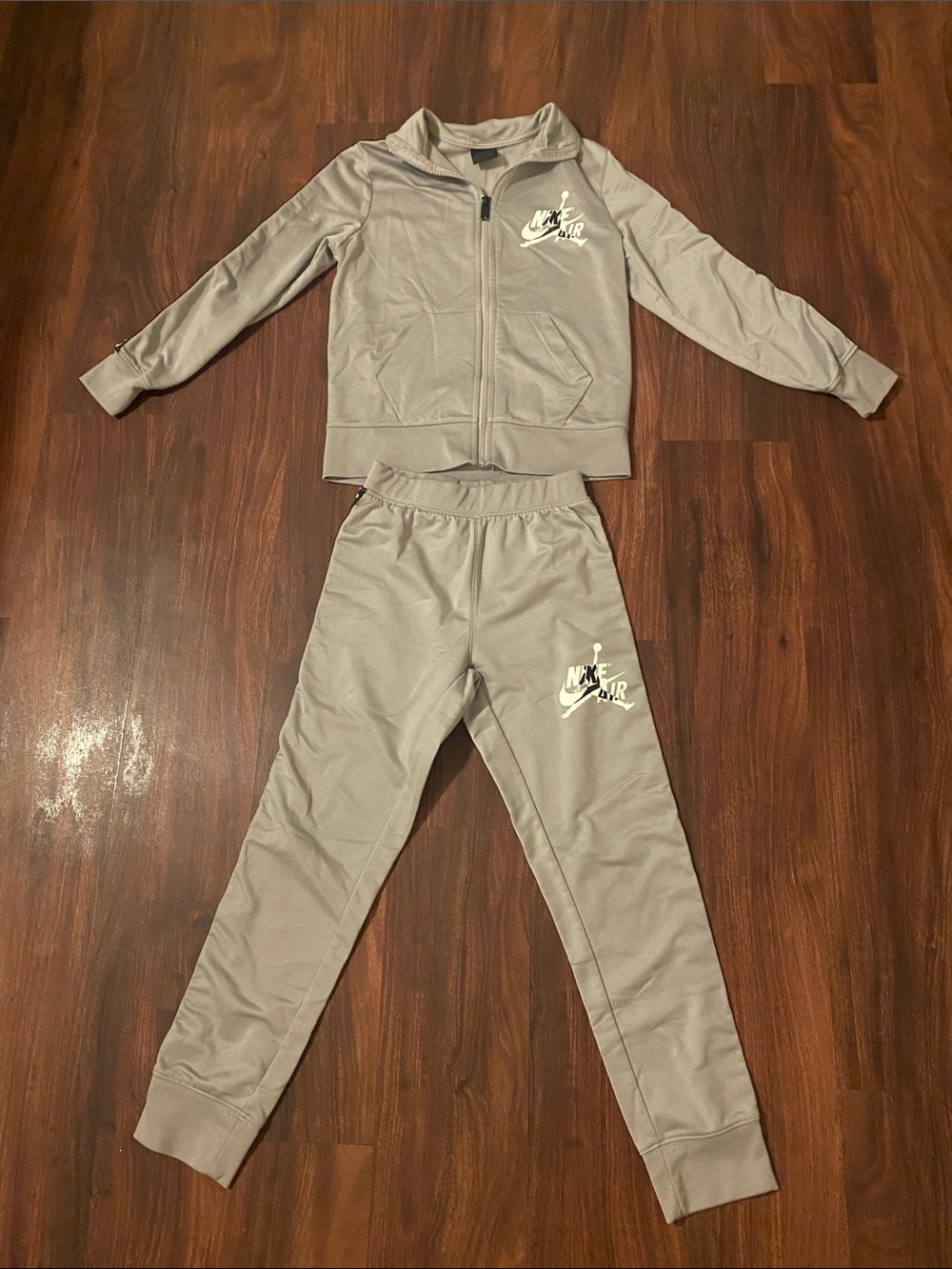 Nike Kids Grey Jogger Sweatpants Set with White Logo